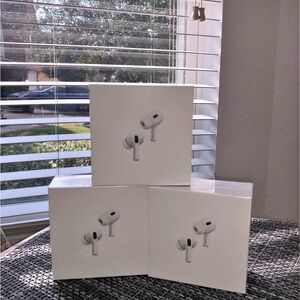 Apple AirPods Pro with MagSafe Charging Case